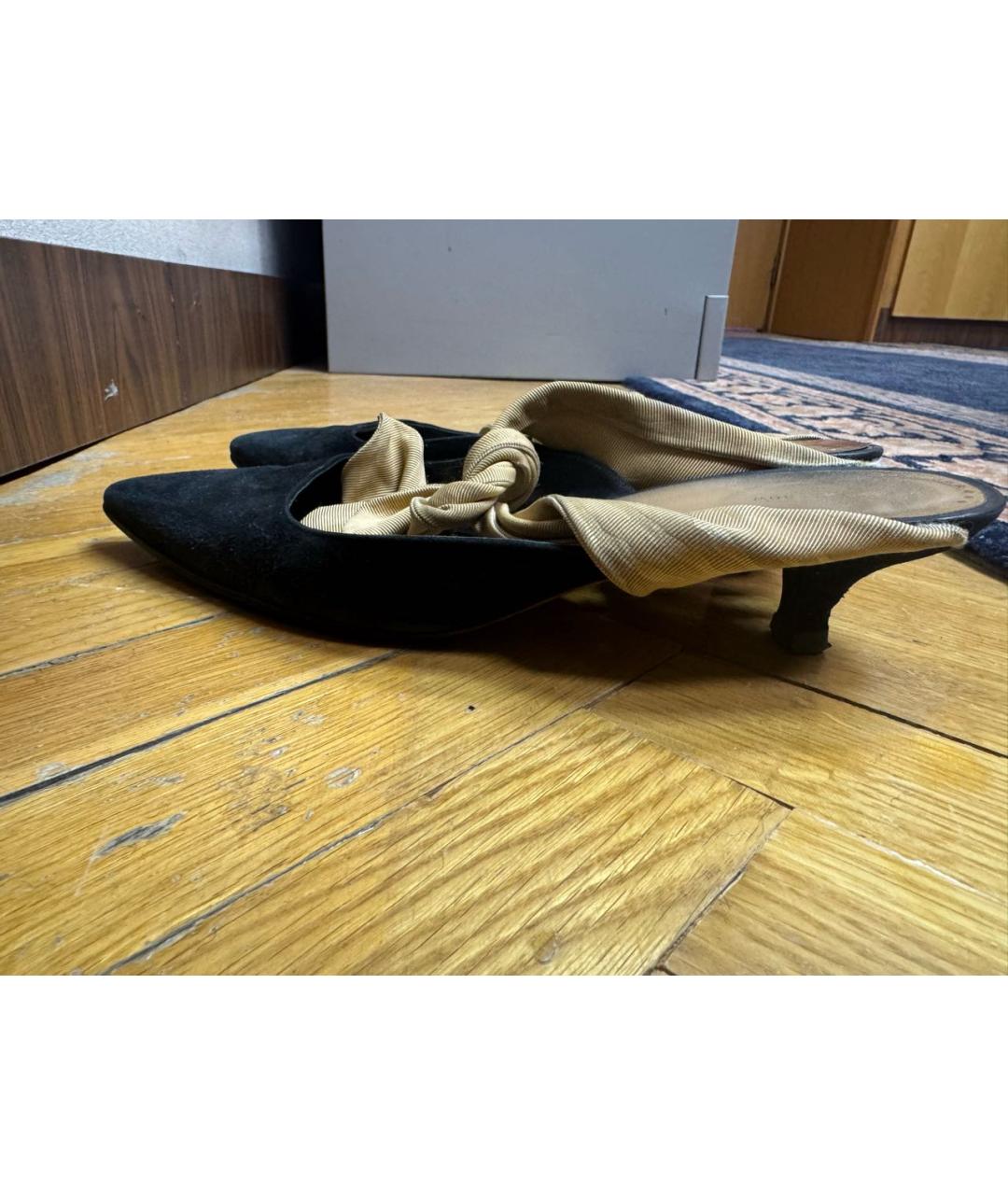 THE ROW Черные замшевые лодочки на низком каблуке, фото 5