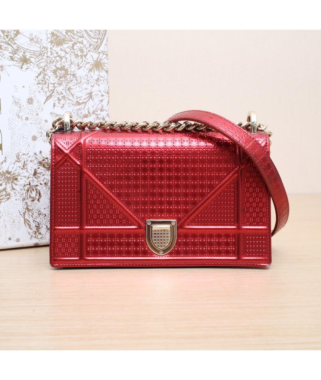 CHRISTIAN DIOR Красная сумка через плечо из лакированной кожи, фото 2