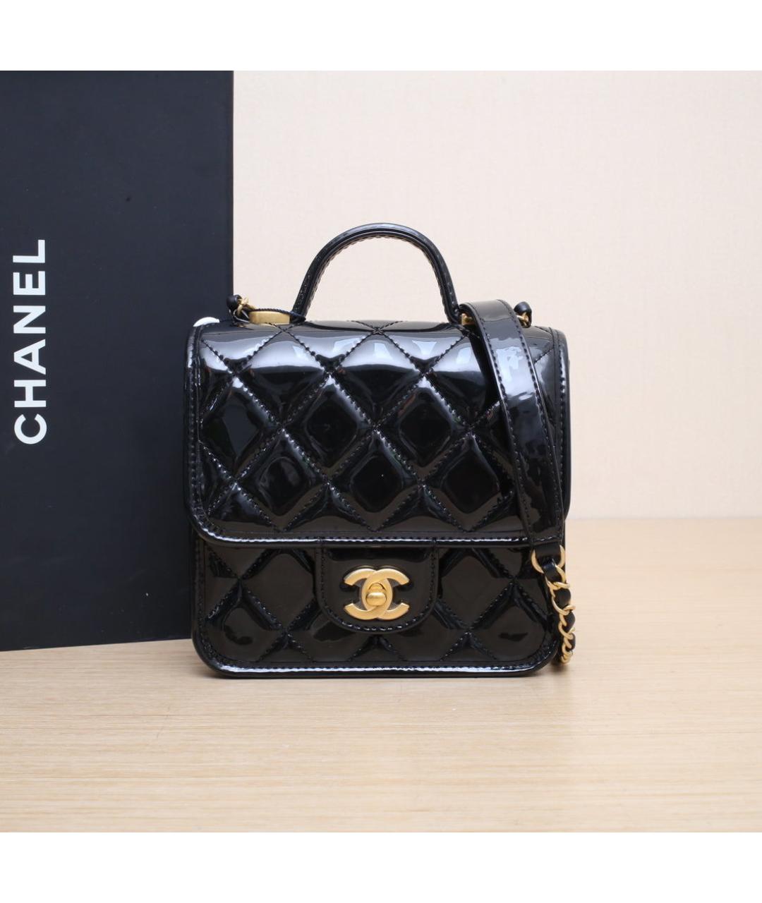 CHANEL Черная сумка через плечо из лакированной кожи, фото 2