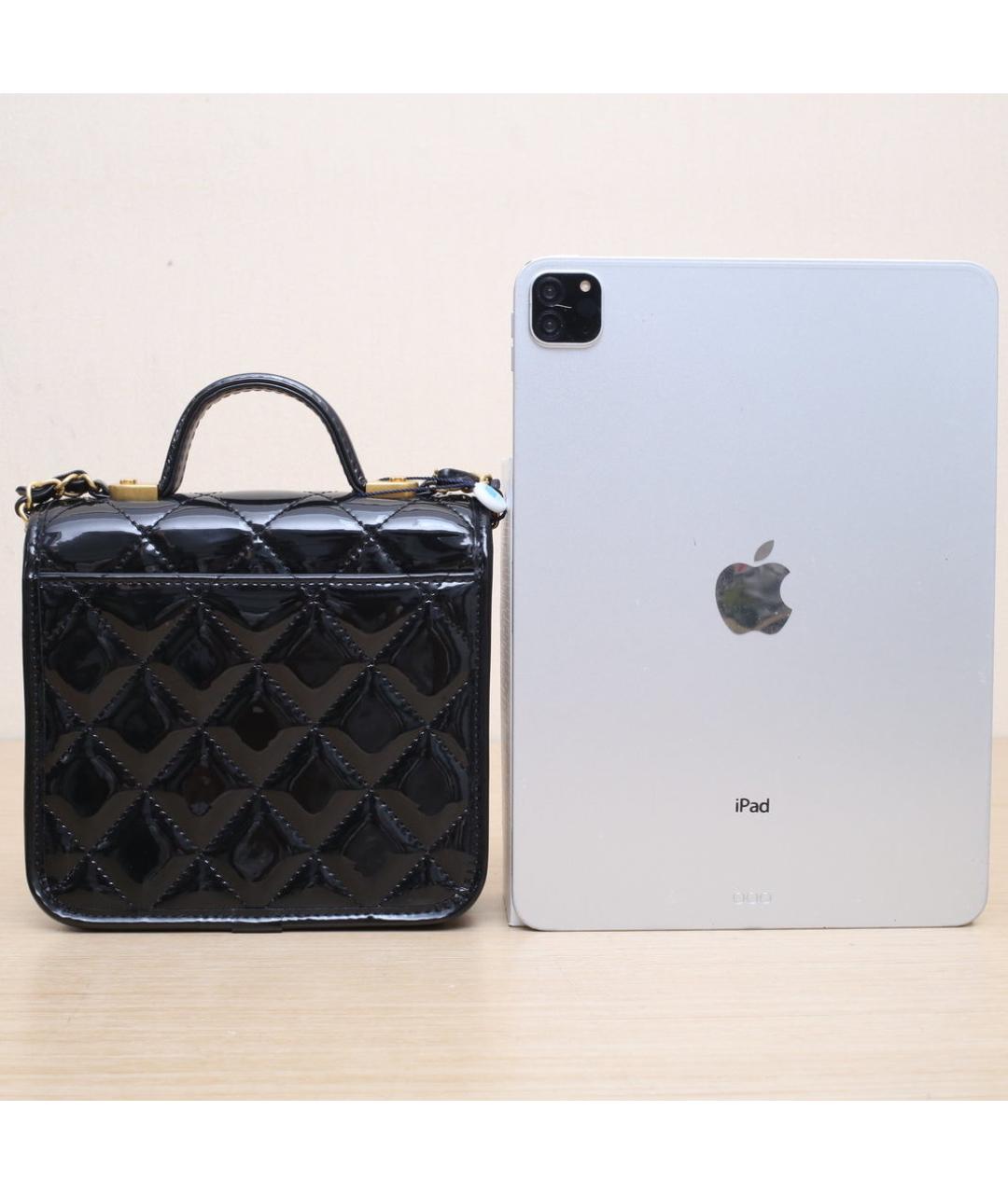 CHANEL Черная сумка через плечо из лакированной кожи, фото 7