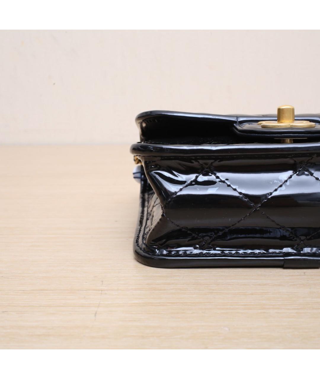 CHANEL Черная сумка через плечо из лакированной кожи, фото 9