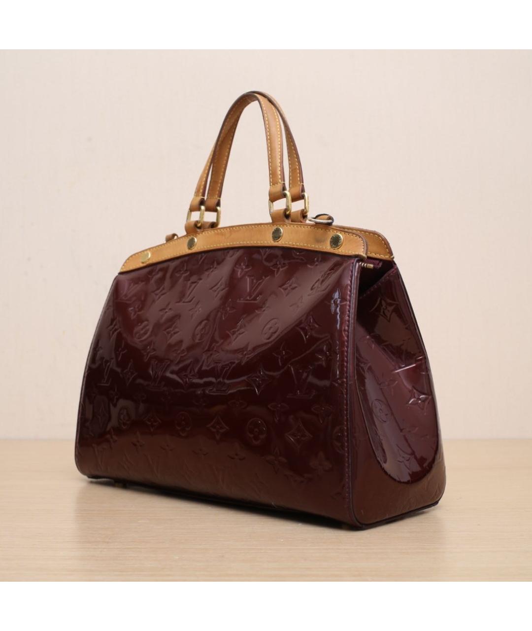 LOUIS VUITTON Бордовая сумка через плечо из лакированной кожи, фото 4