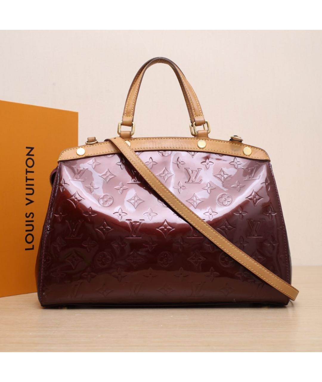 LOUIS VUITTON Бордовая сумка через плечо из лакированной кожи, фото 2