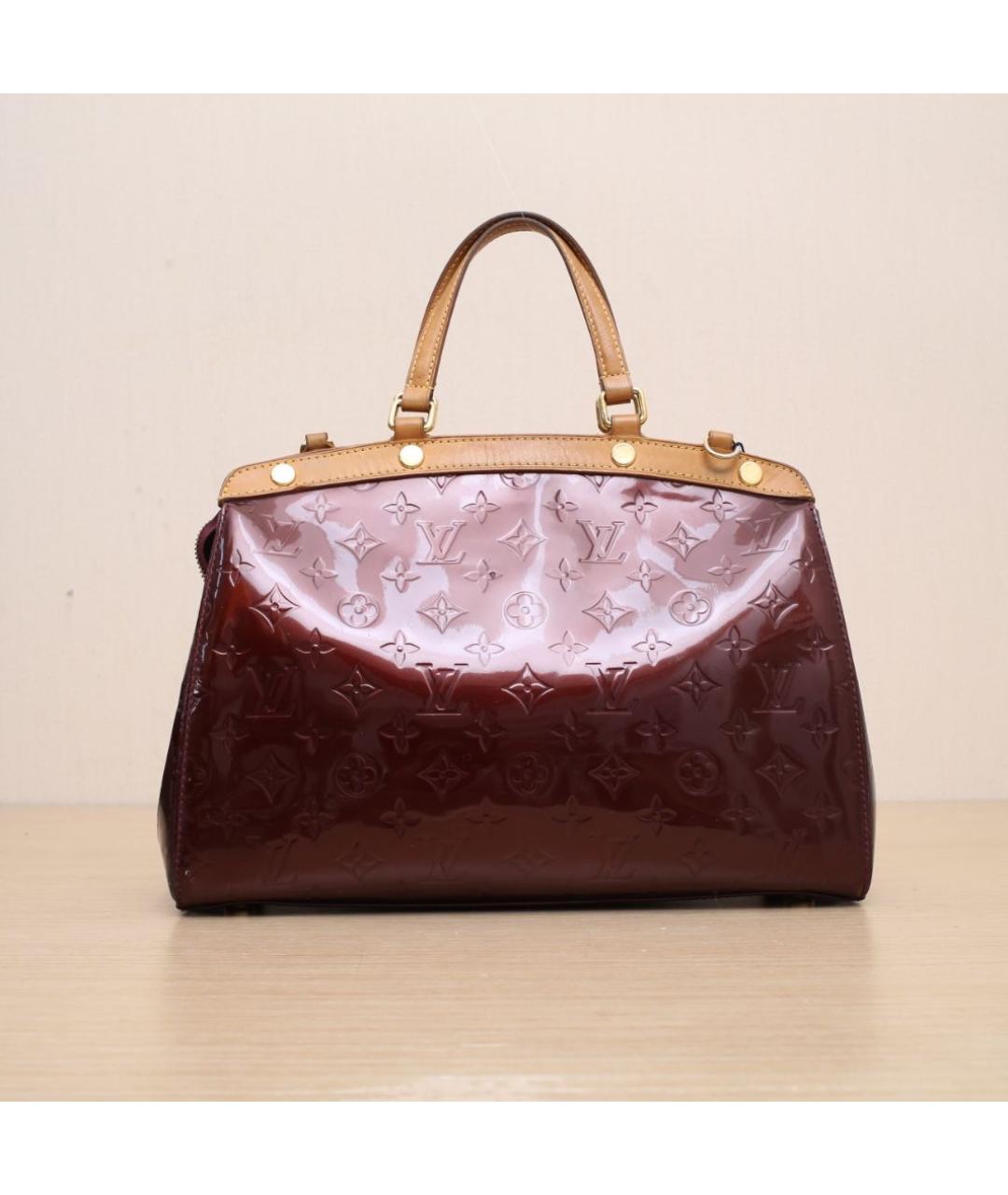 LOUIS VUITTON Бордовая сумка через плечо из лакированной кожи, фото 3
