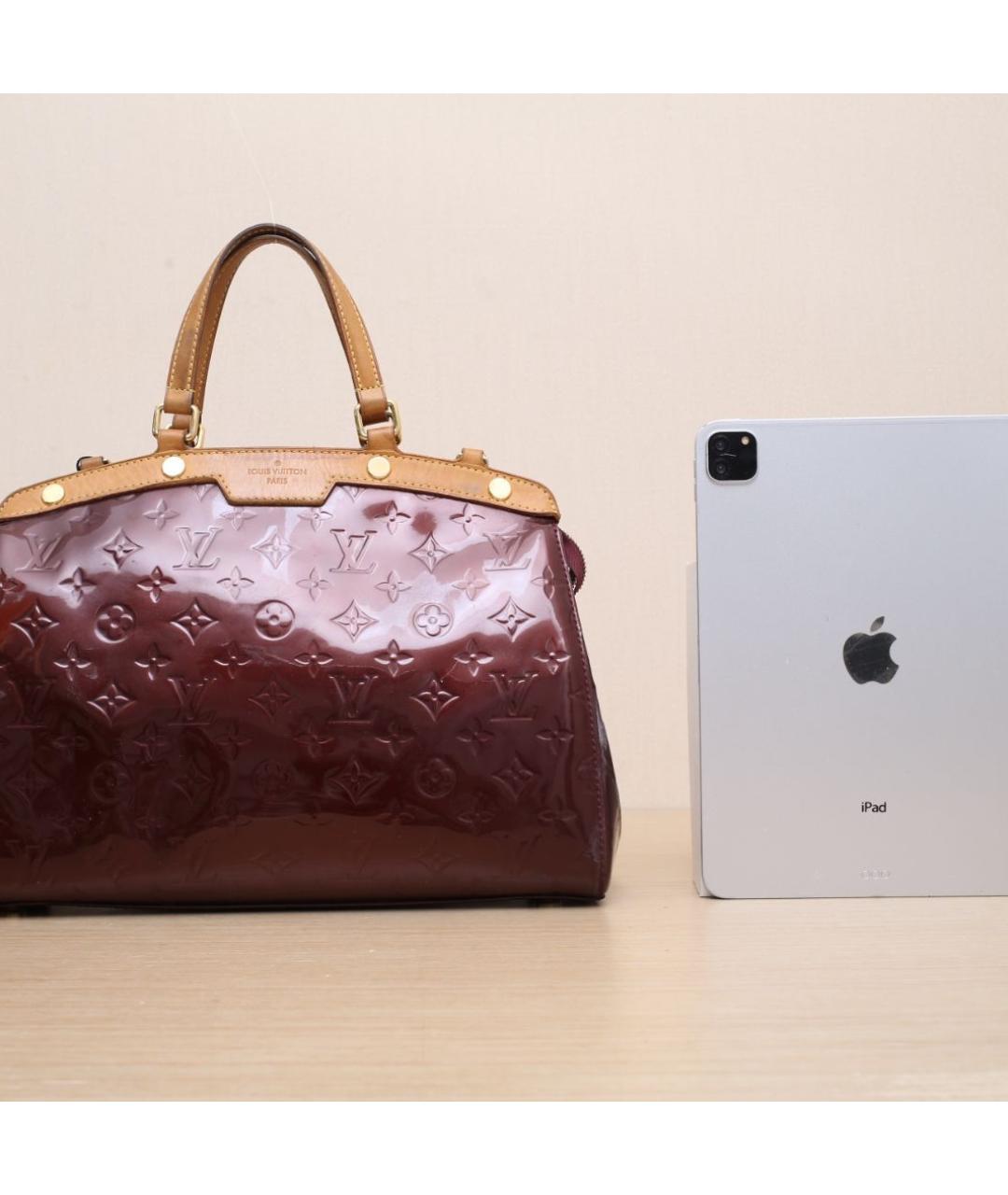 LOUIS VUITTON Бордовая сумка через плечо из лакированной кожи, фото 7