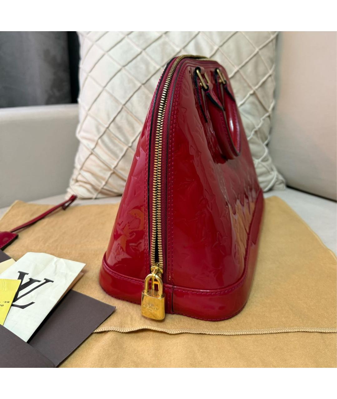 LOUIS VUITTON Бордовая сумка с короткими ручками из лакированной кожи, фото 3