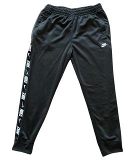 NIKE Повседневные брюки