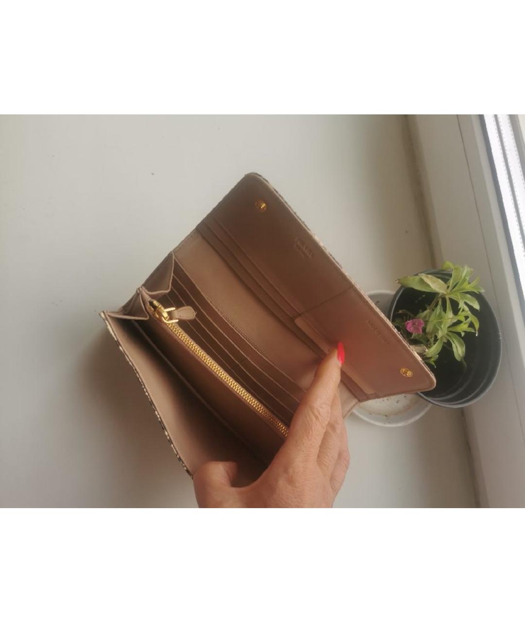 PRADA Бежевый кошелек из экзотической кожи, фото 4
