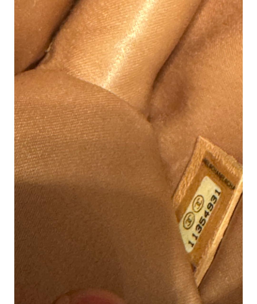 CHANEL Горчичная сумка через плечо из лакированной кожи, фото 5