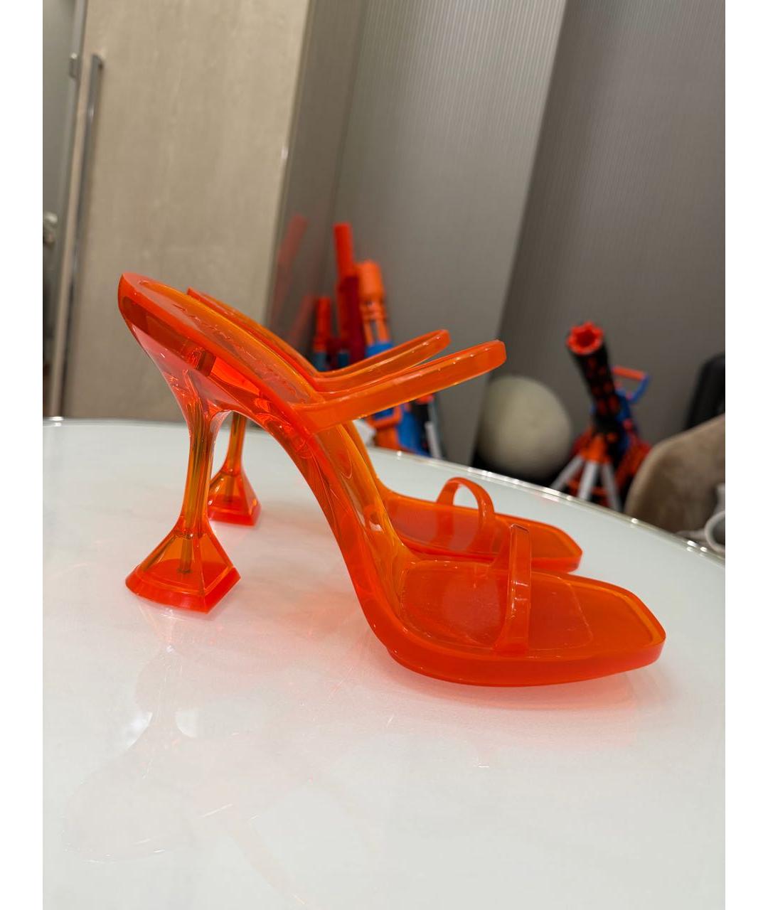 Amina Muaddi Оранжевое резиновые мюли, фото 6