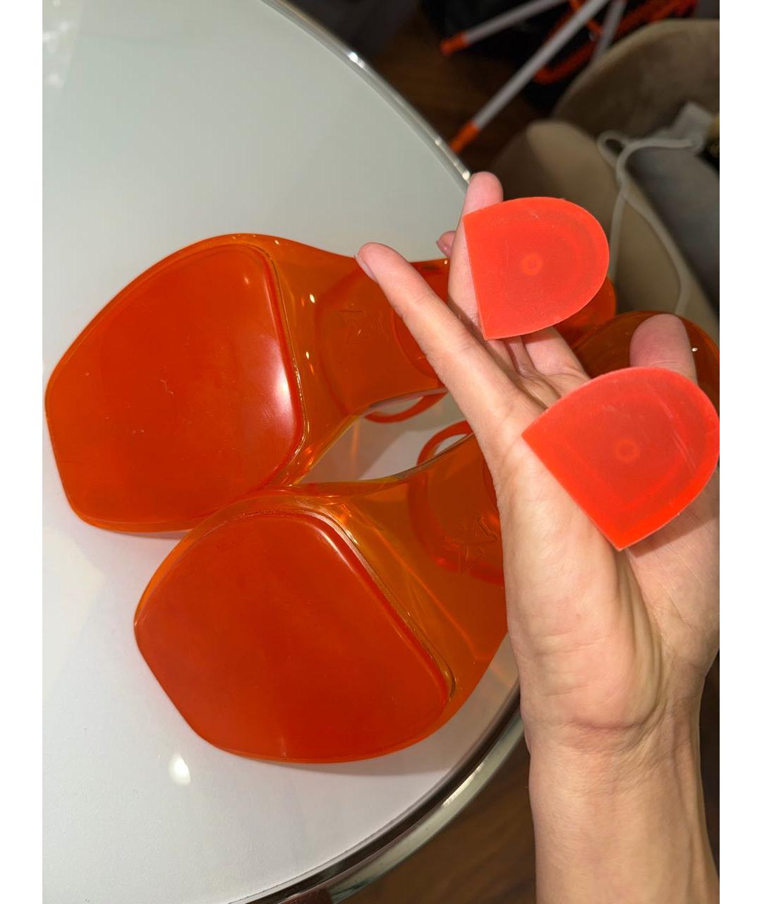 Amina Muaddi Оранжевое резиновые мюли, фото 5