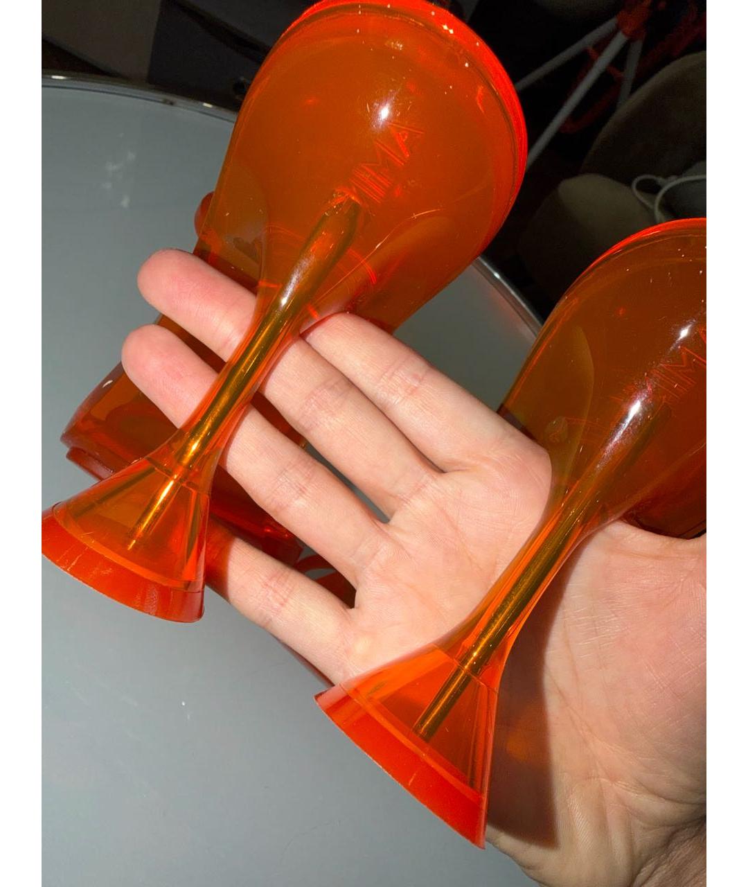 Amina Muaddi Оранжевое резиновые мюли, фото 4
