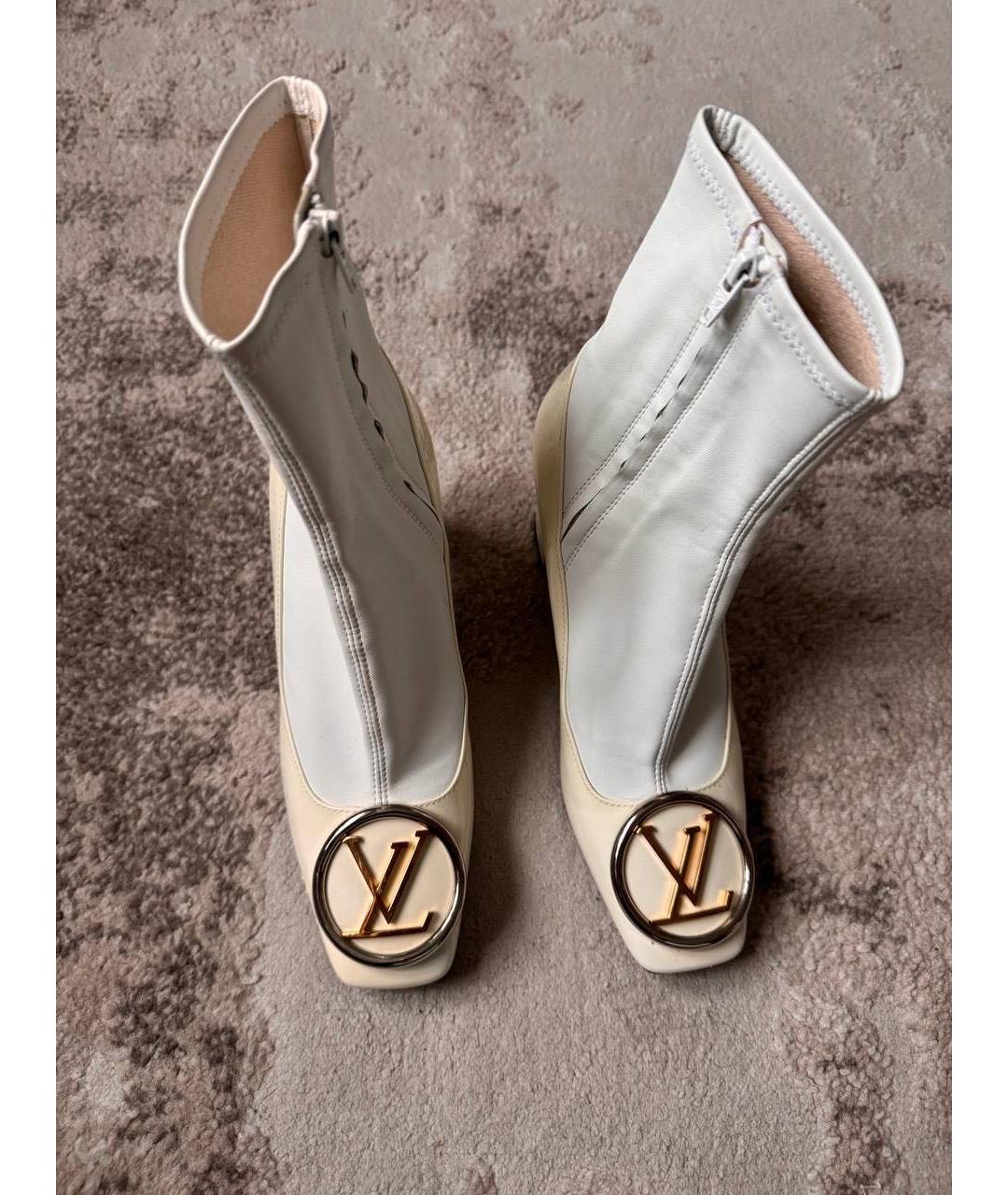 LOUIS VUITTON Бежевые ботильоны из лакированной кожи, фото 2