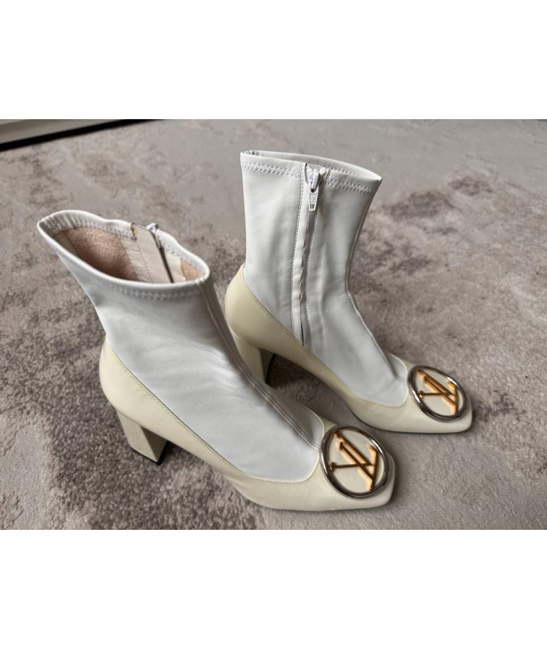 LOUIS VUITTON Бежевые ботильоны из лакированной кожи, фото 3