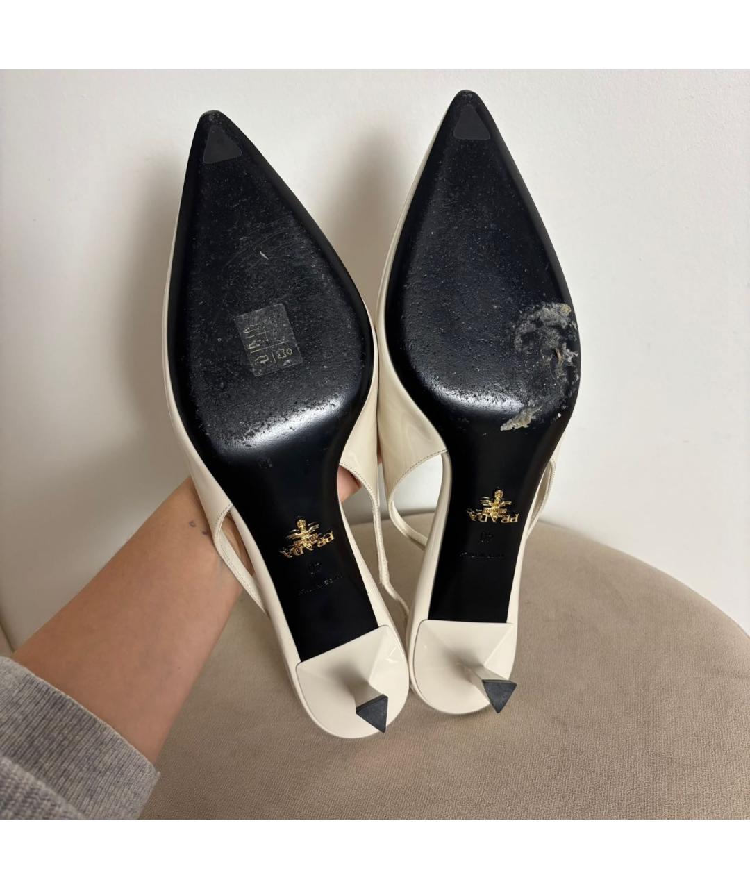 PRADA Бежевые туфли из лакированной кожи, фото 4