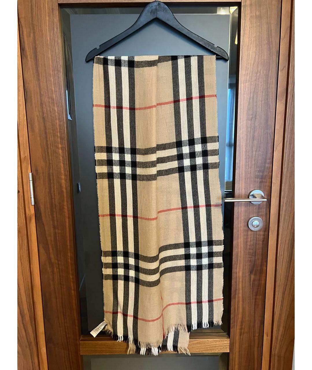 BURBERRY Бежевый шерстяной шарф, фото 3