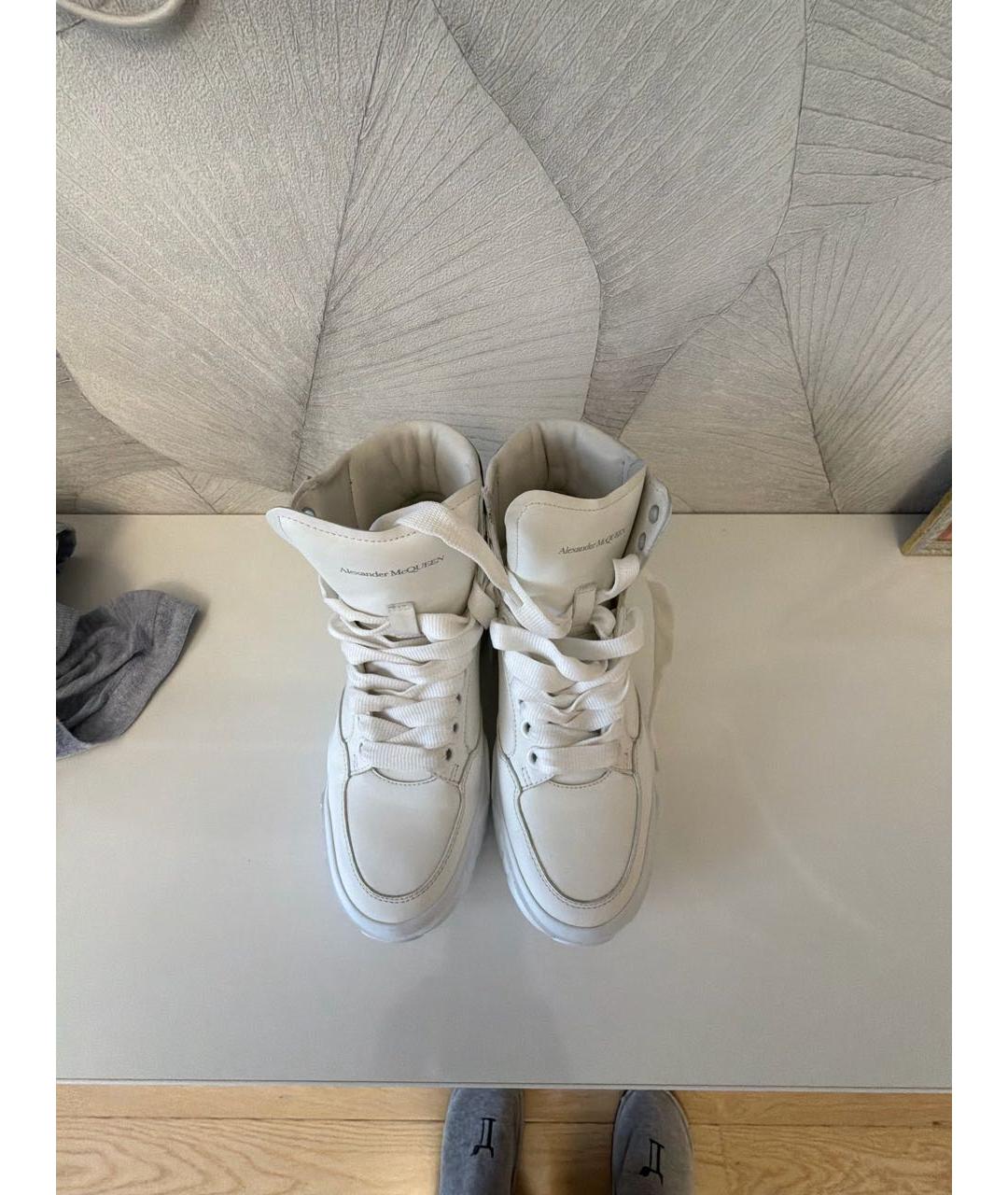ALEXANDER MCQUEEN Белые кожаные кроссовки, фото 2