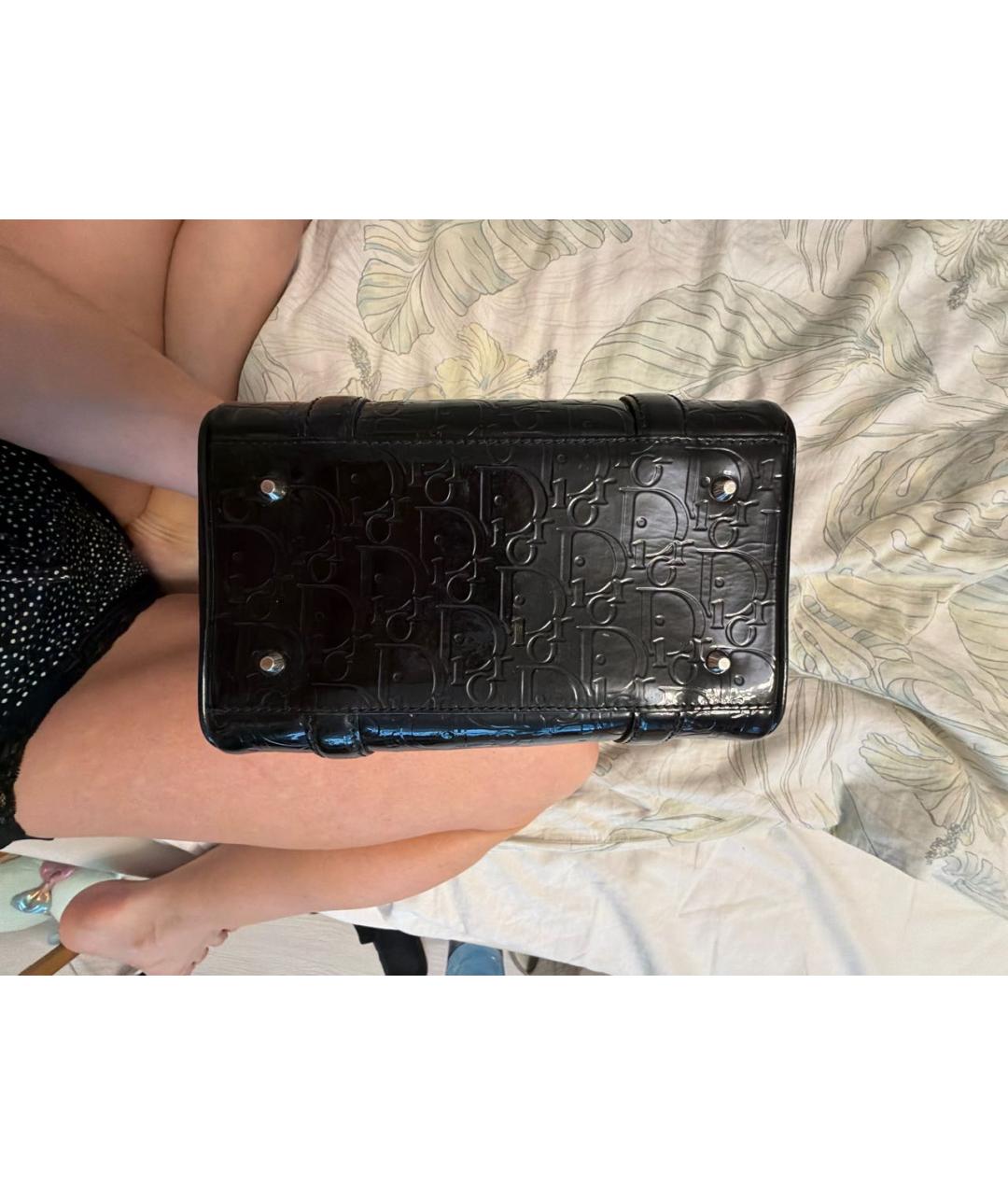 CHRISTIAN DIOR Черная сумка с короткими ручками из лакированной кожи, фото 6