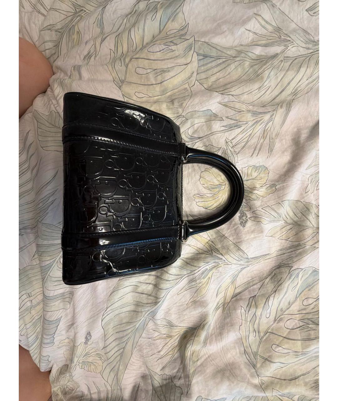 CHRISTIAN DIOR Черная сумка с короткими ручками из лакированной кожи, фото 7