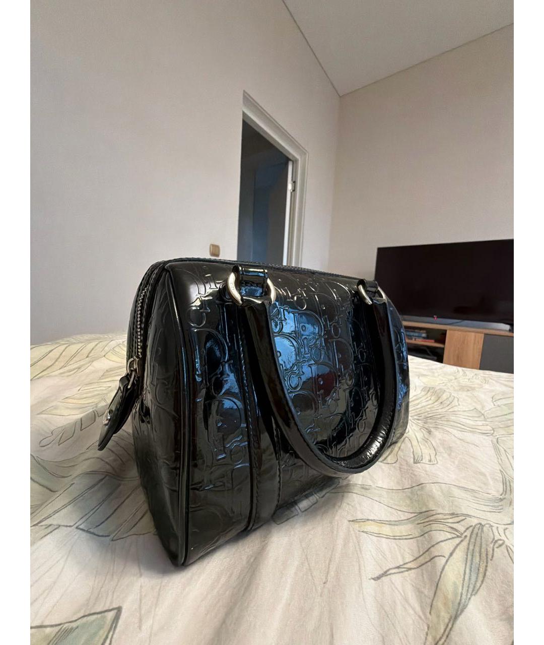 CHRISTIAN DIOR Черная сумка с короткими ручками из лакированной кожи, фото 8