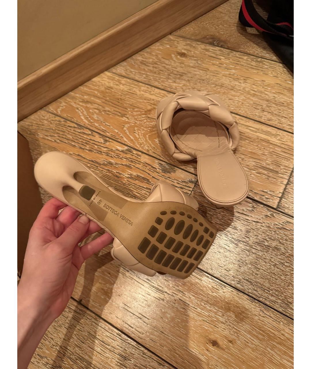 BOTTEGA VENETA Бежевые кожаные босоножки, фото 5