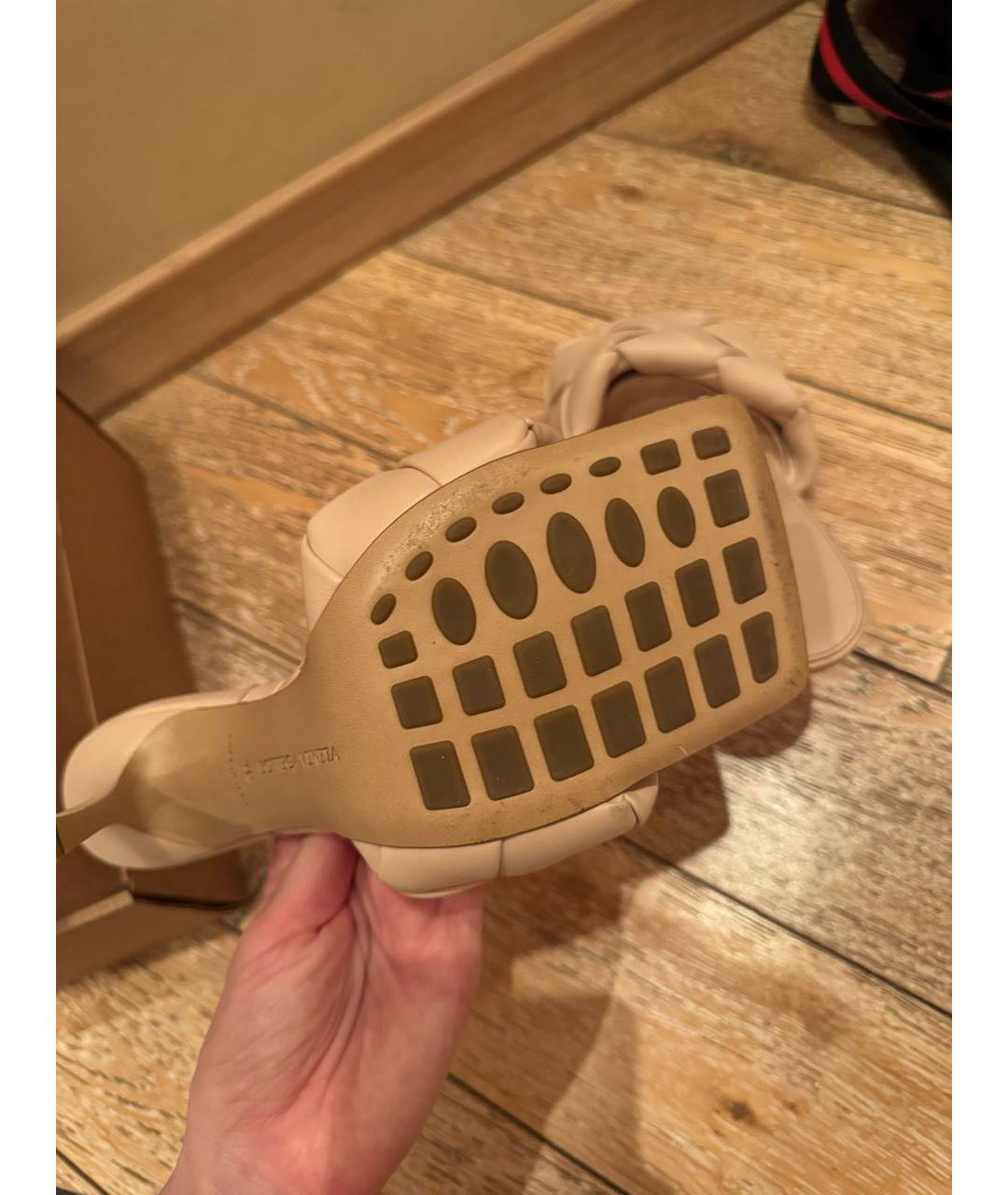 BOTTEGA VENETA Бежевые кожаные босоножки, фото 6