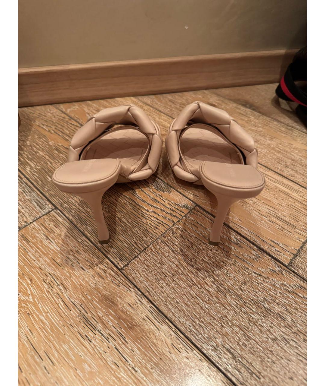 BOTTEGA VENETA Бежевые кожаные босоножки, фото 3