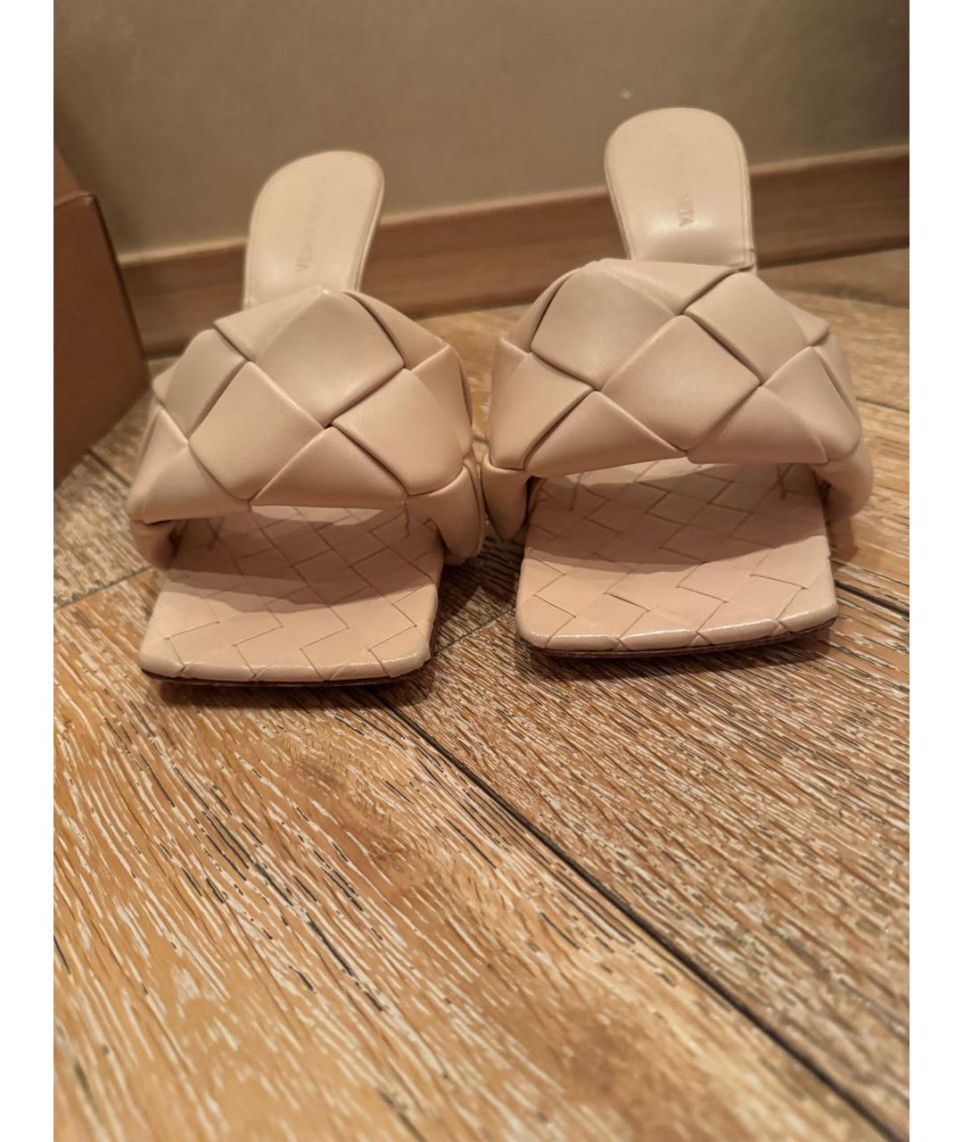 BOTTEGA VENETA Бежевые кожаные босоножки, фото 4