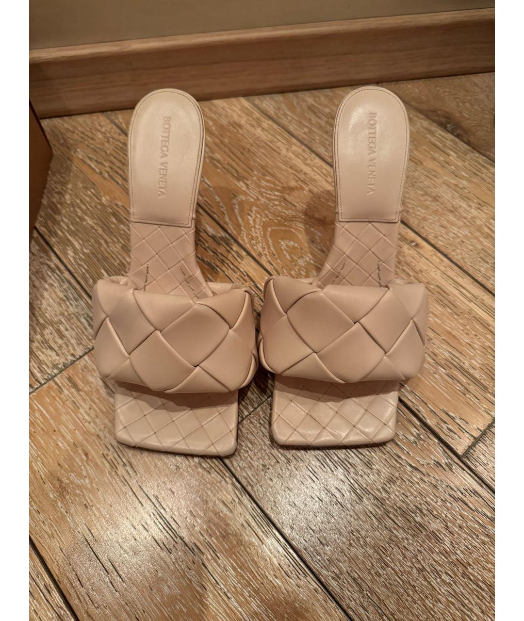 BOTTEGA VENETA Бежевые кожаные босоножки, фото 2