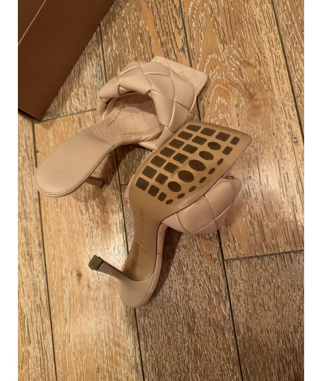 BOTTEGA VENETA Бежевые кожаные босоножки, фото 7