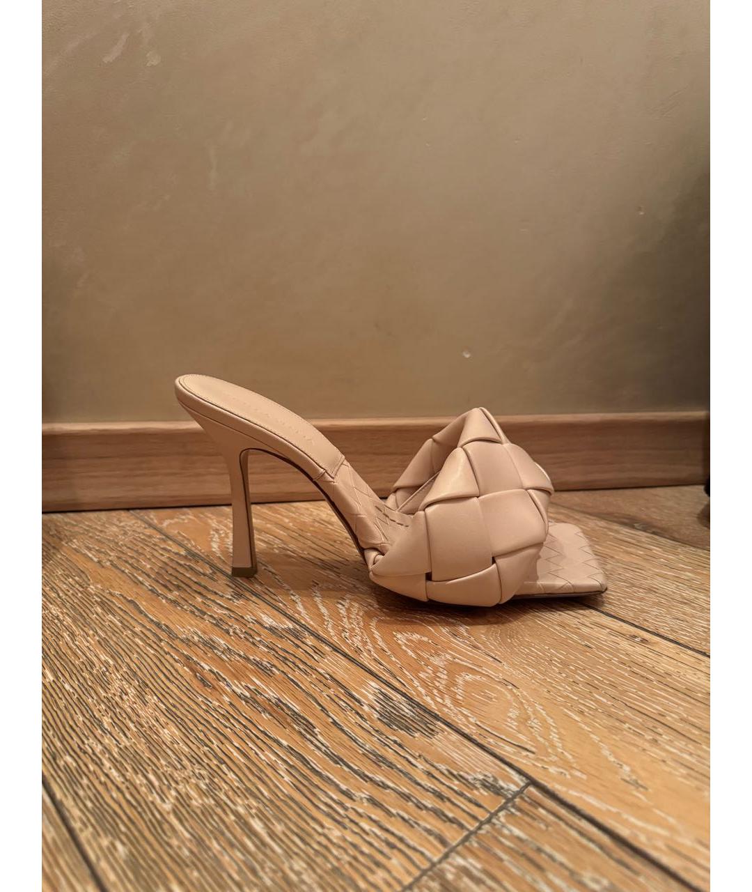 BOTTEGA VENETA Бежевые кожаные босоножки, фото 8