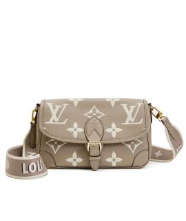 LOUIS VUITTON Сумка через плечо