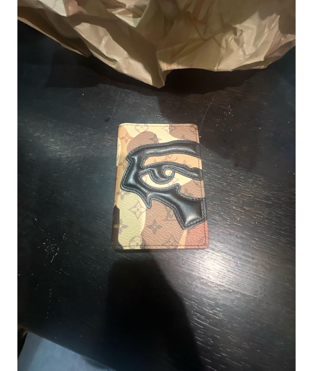 LOUIS VUITTON Коричневый кожаный кардхолдер, фото 4