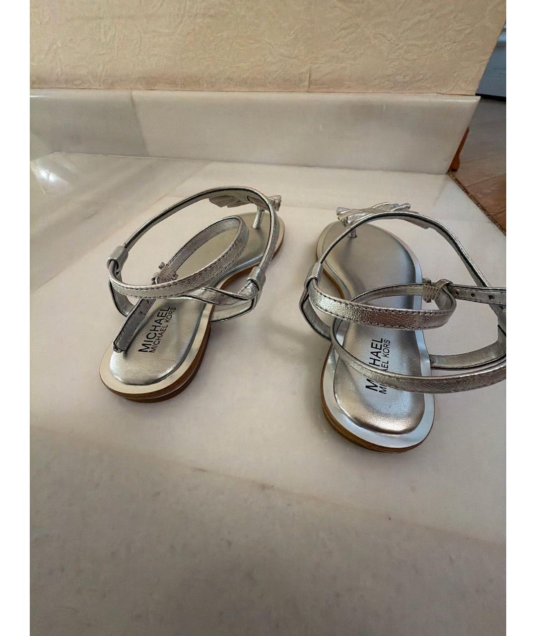 MICHAEL KORS Серебряные босоножки из искусственной кожи, фото 4