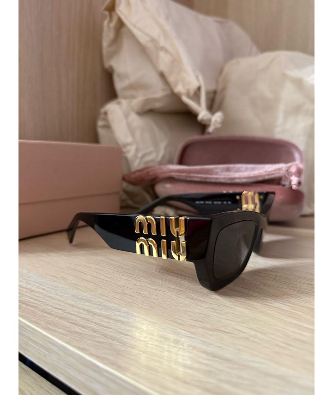 MIU MIU Черные пластиковые солнцезащитные очки, фото 3