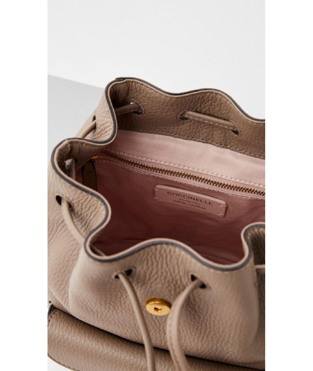 COCCINELLE Бежевый кожаный рюкзак, фото 3