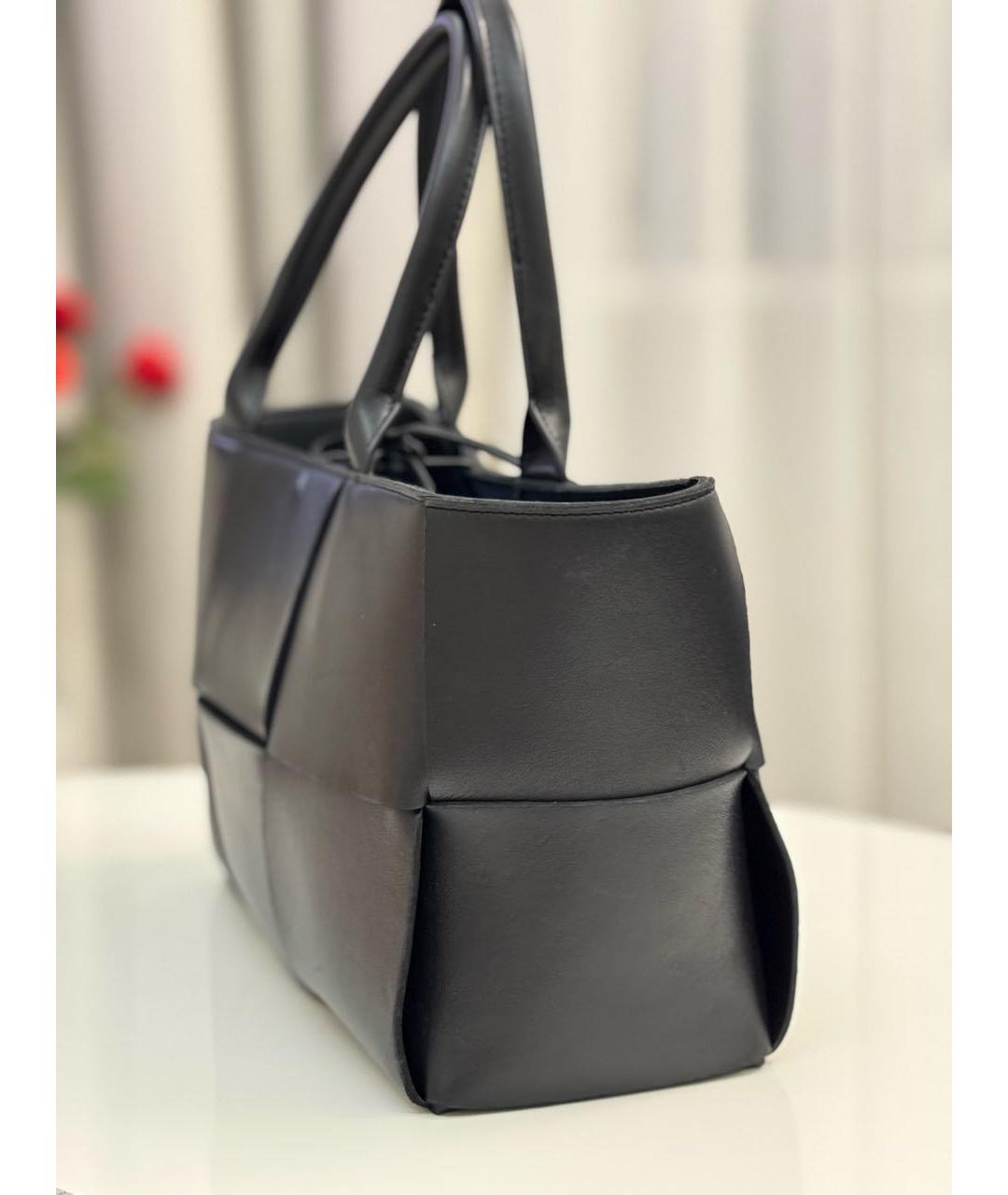 BOTTEGA VENETA Черная кожаная сумка тоут, фото 5