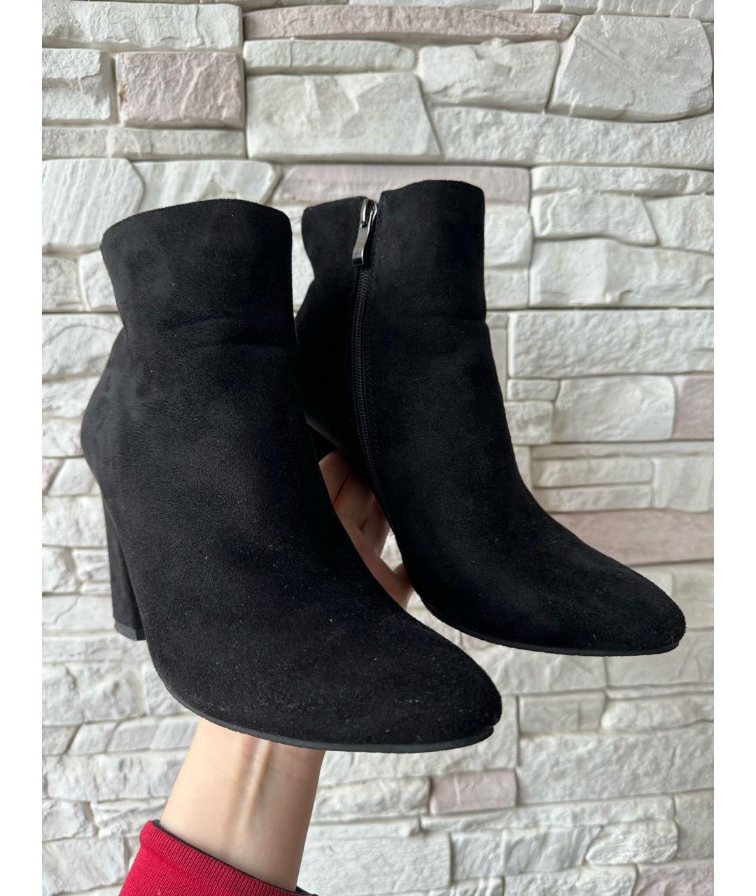 STUART WEITZMAN Черные замшевые ботильоны, фото 5