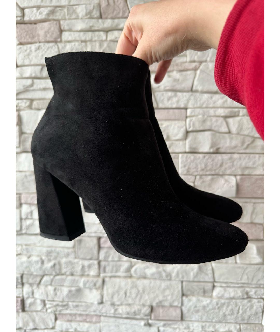 STUART WEITZMAN Черные замшевые ботильоны, фото 8