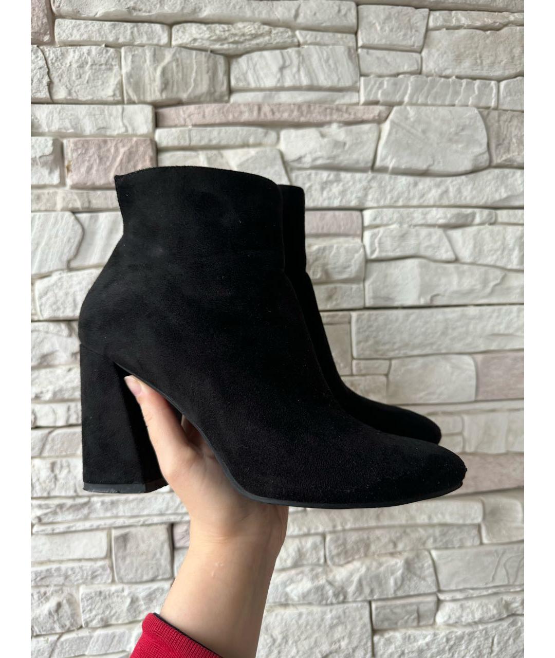 STUART WEITZMAN Черные замшевые ботильоны, фото 3