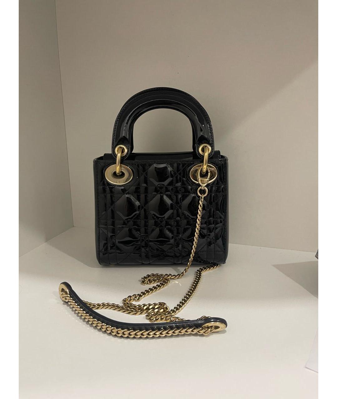 CHRISTIAN DIOR Черная сумка через плечо из лакированной кожи, фото 2