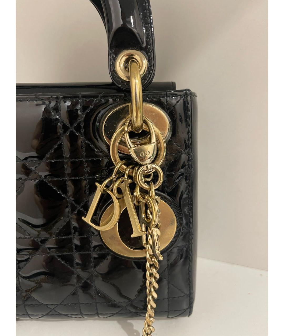 CHRISTIAN DIOR Черная сумка через плечо из лакированной кожи, фото 3