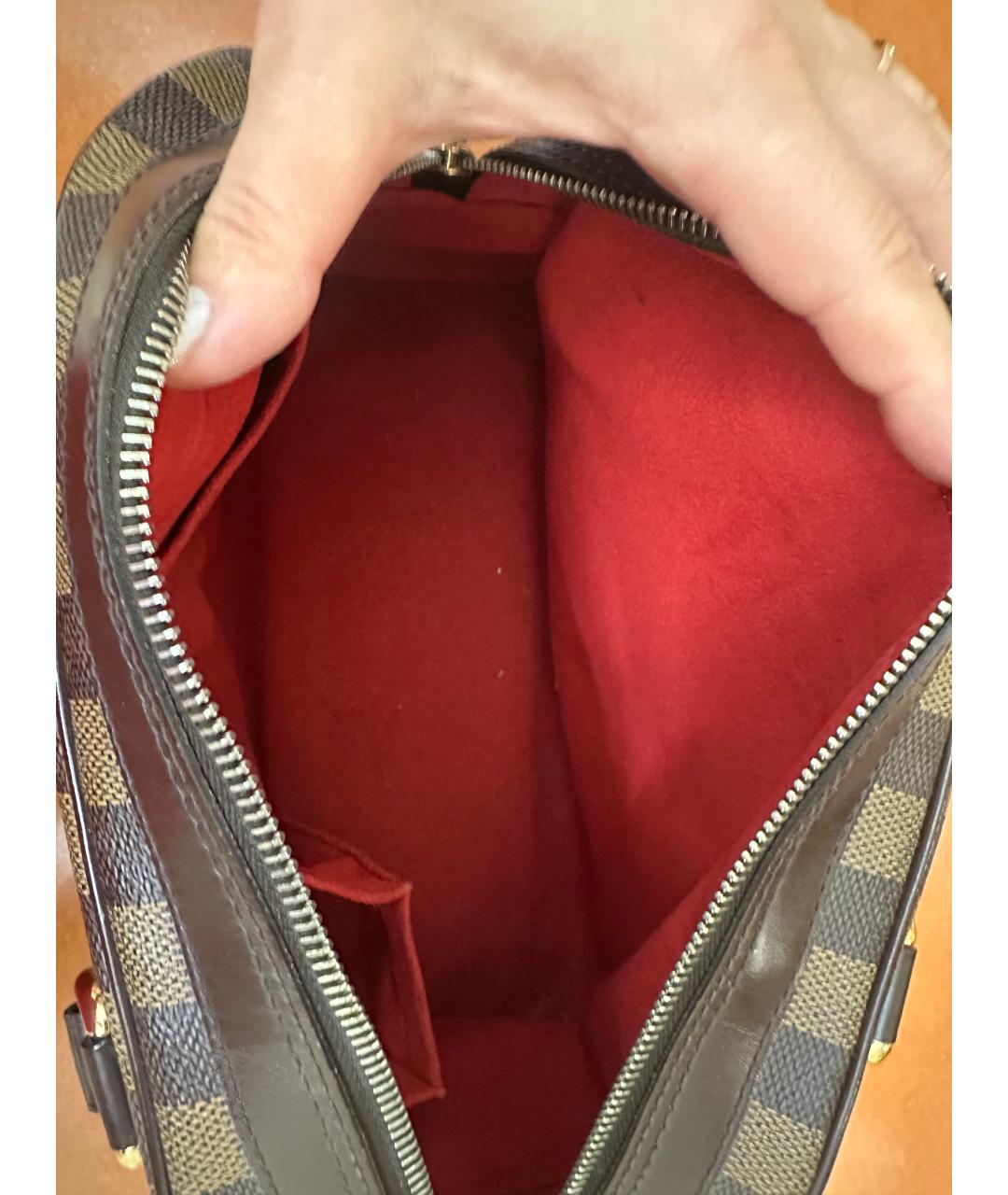 LOUIS VUITTON Коричневая кожаная сумка с короткими ручками, фото 4