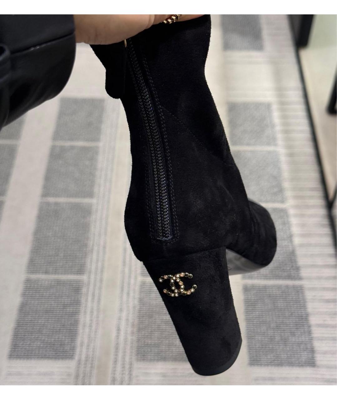 CHANEL Черные замшевые ботильоны, фото 2