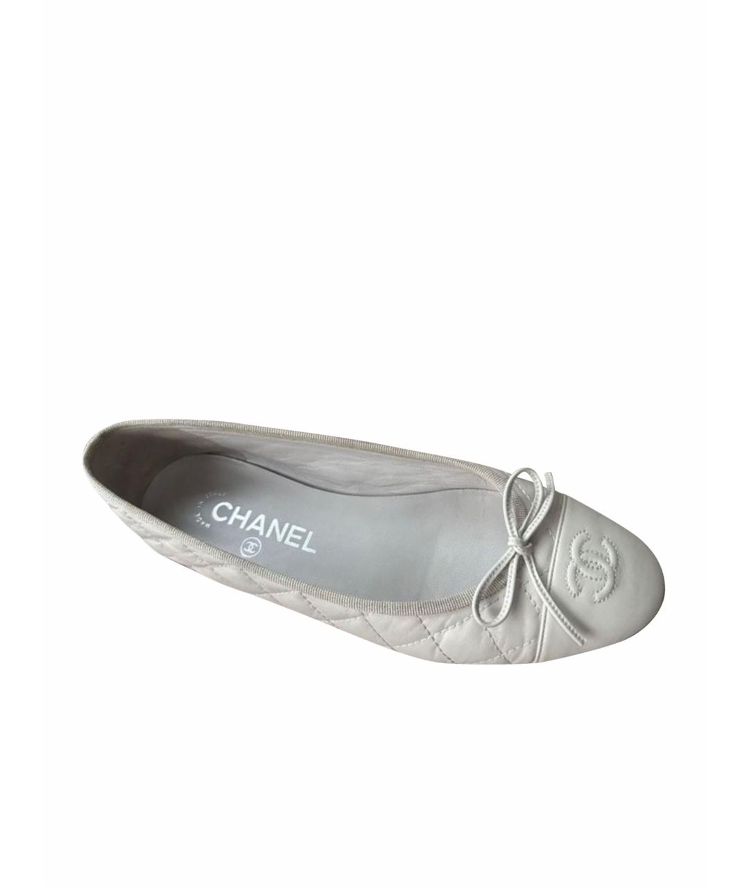 CHANEL Белые кожаные балетки, фото 1