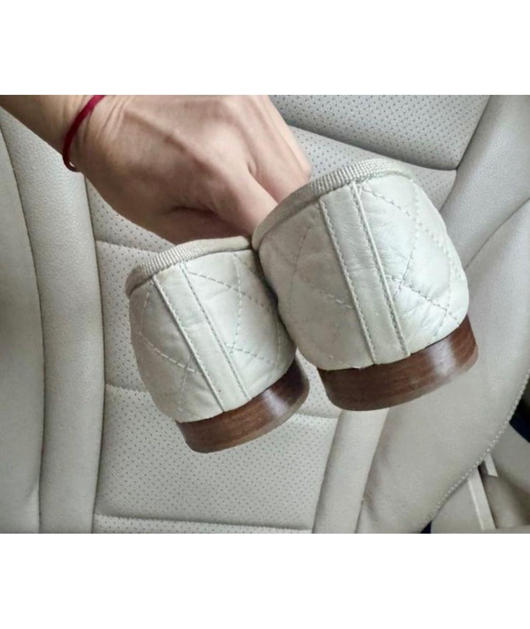 CHANEL Белые кожаные балетки, фото 3