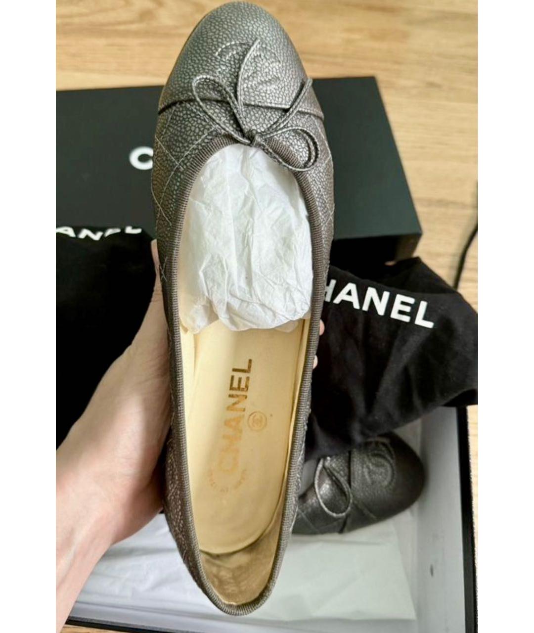 CHANEL Антрацитовые кожаные балетки, фото 4