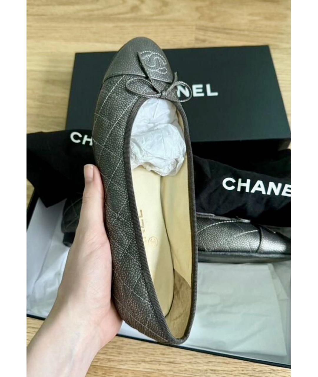 CHANEL Антрацитовые кожаные балетки, фото 2
