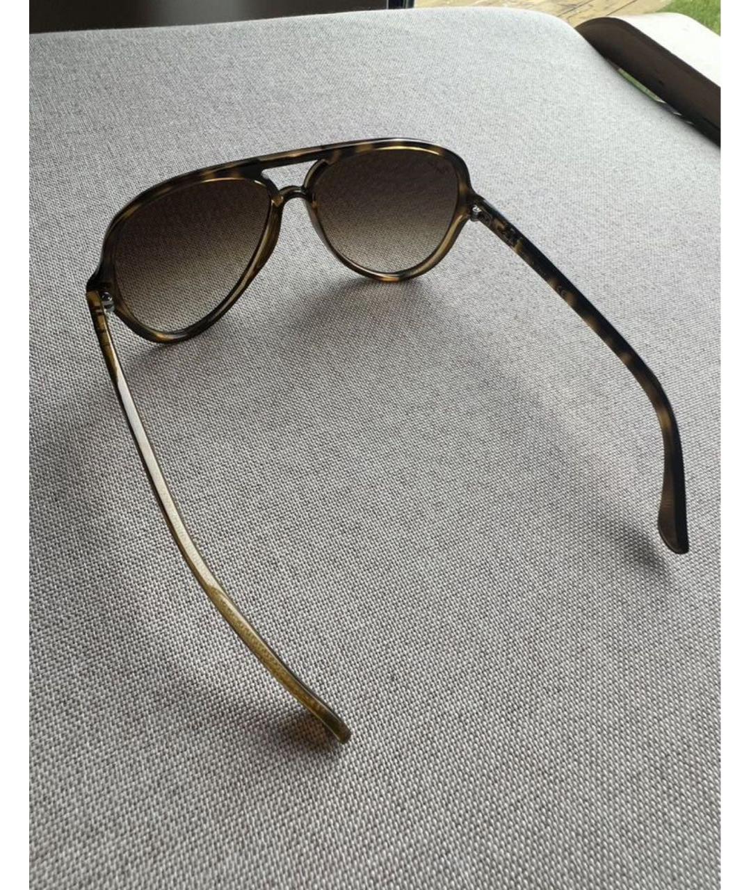 RAY BAN Коричневые пластиковые солнцезащитные очки, фото 2