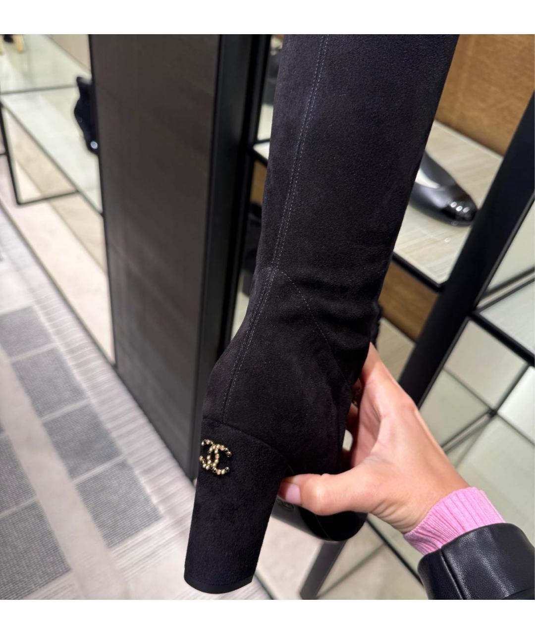 CHANEL Черные замшевые сапоги, фото 2